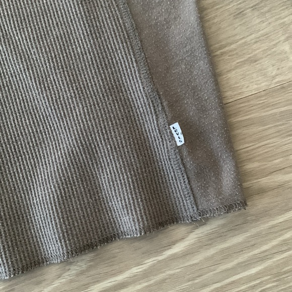 Levi’s Thermal Top - Picture 2 of 6
